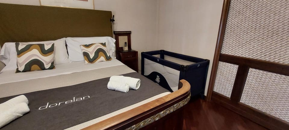 Bed, Photo of the whole room, Bedroom, cot, towels