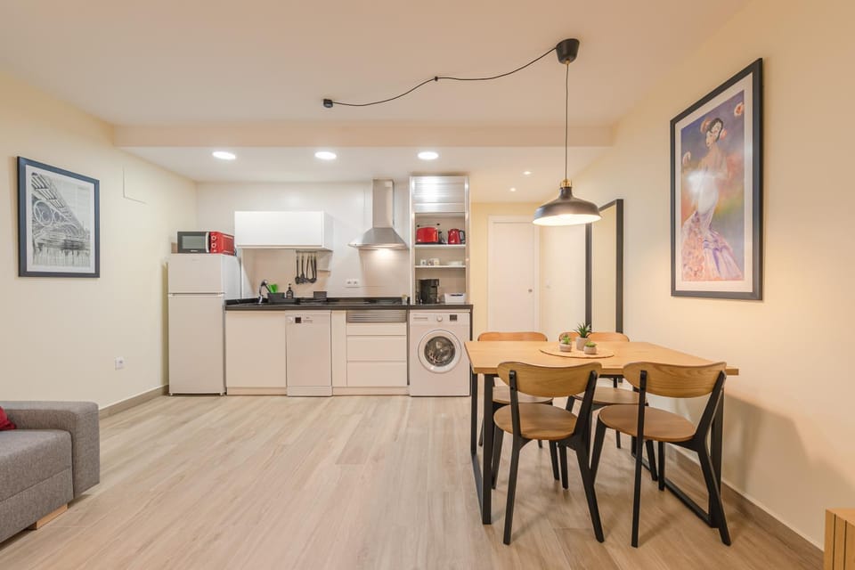 Kitchen or kitchenette, Living room, Seating area, Dining area, dishwasher, stove, toaster