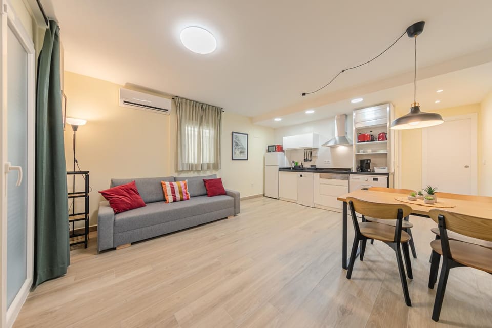 Kitchen or kitchenette, Living room, Seating area, stove