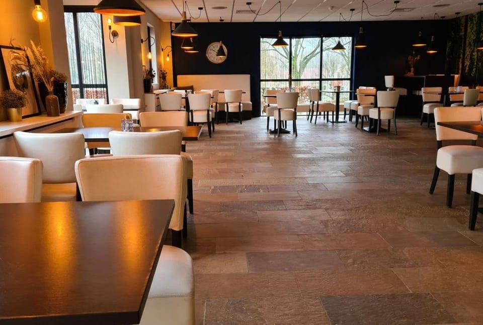 Restaurant/places to eat, Restaurant/places to eat