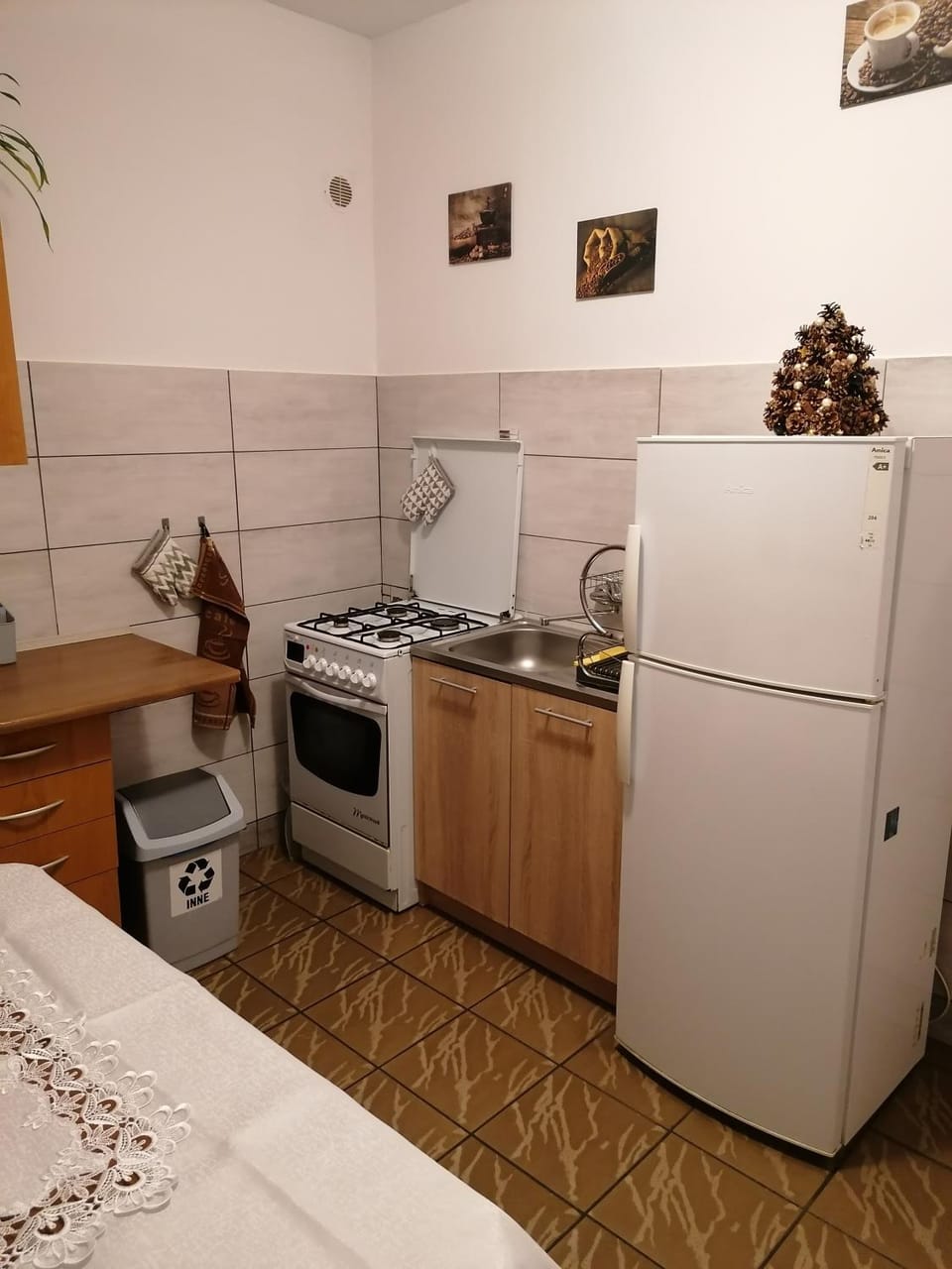 Kitchen or kitchenette, Kitchen or kitchenette, oven, stove