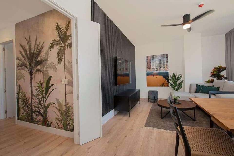 Urban Jungle in Malaga Center, 18th Floor, Rooftop pool, Free Parking Apartment in Malaga