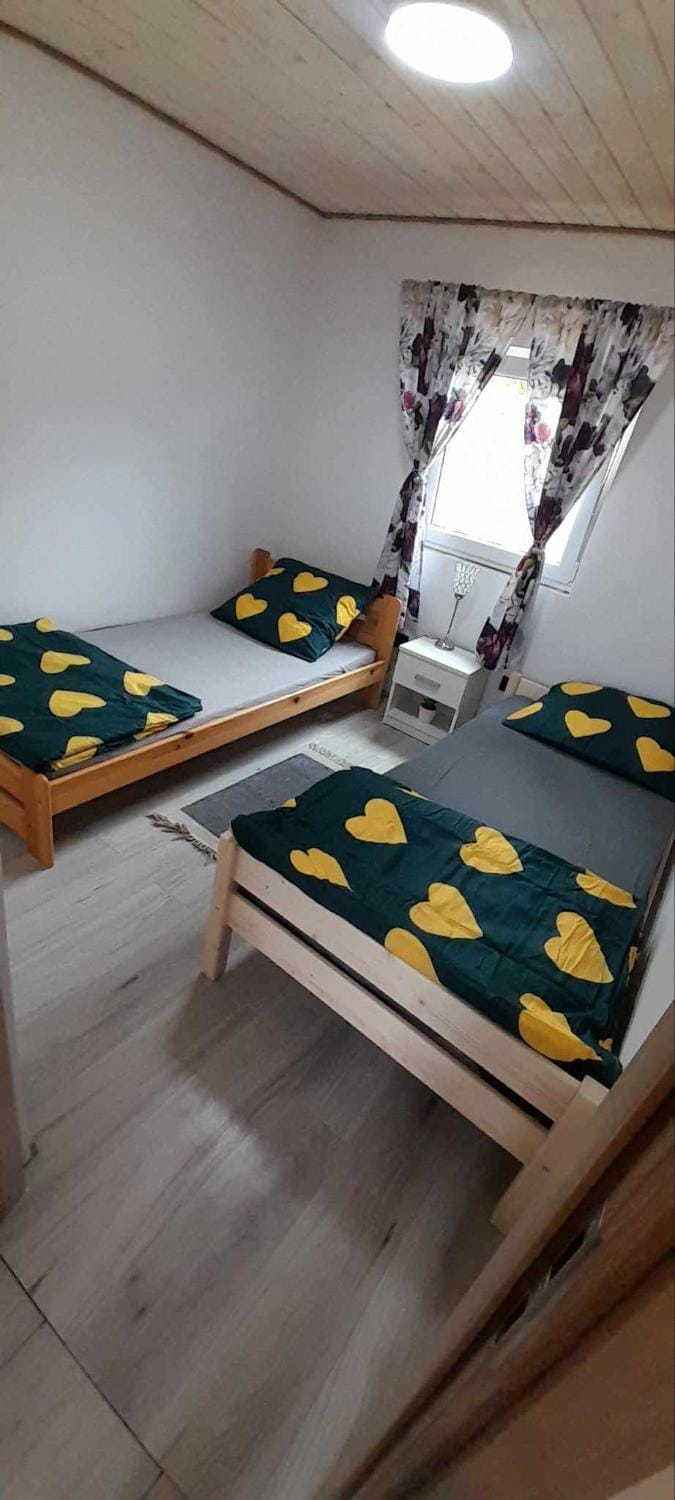 Domki letniskowe nad Jeziorem Solińskim Pasiekówka House in Slovakia