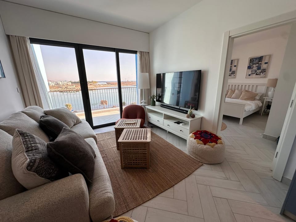Chic One-Bedroom with Sea View Apartment in Eilat