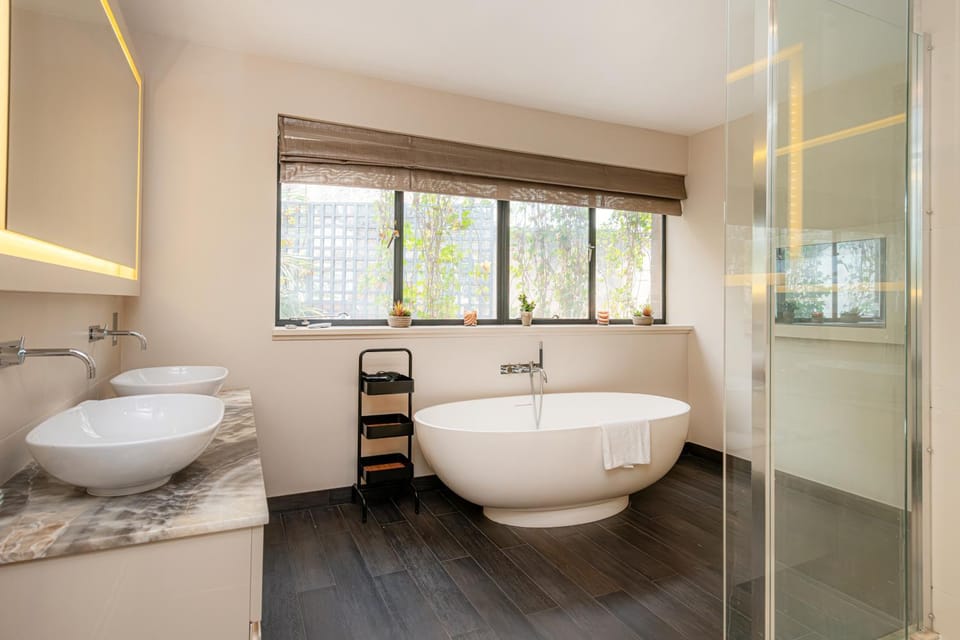 Shower, Toilet, Bathroom, Bath, towels