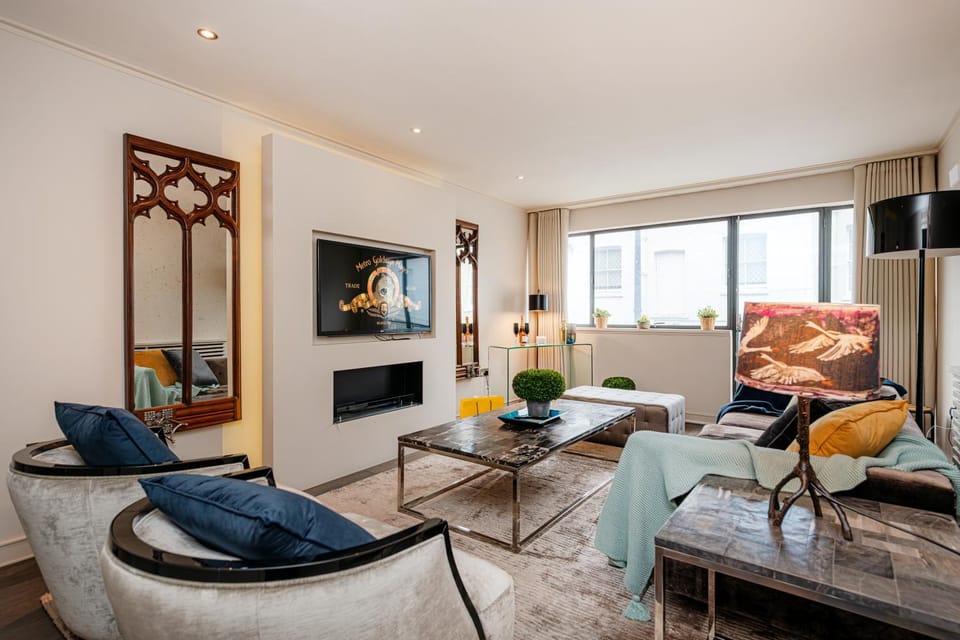 Communal lounge/ TV room, TV and multimedia, View (from property/room), Living room, Seating area, Evening entertainment