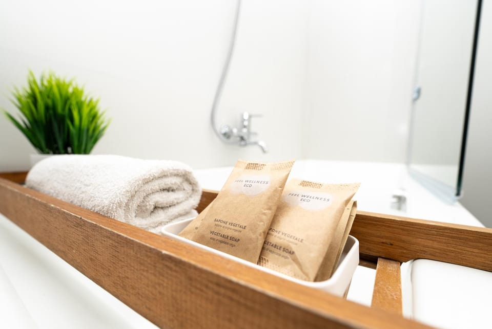 Bed, Bathroom, Photo of the whole room, Bedroom, towels