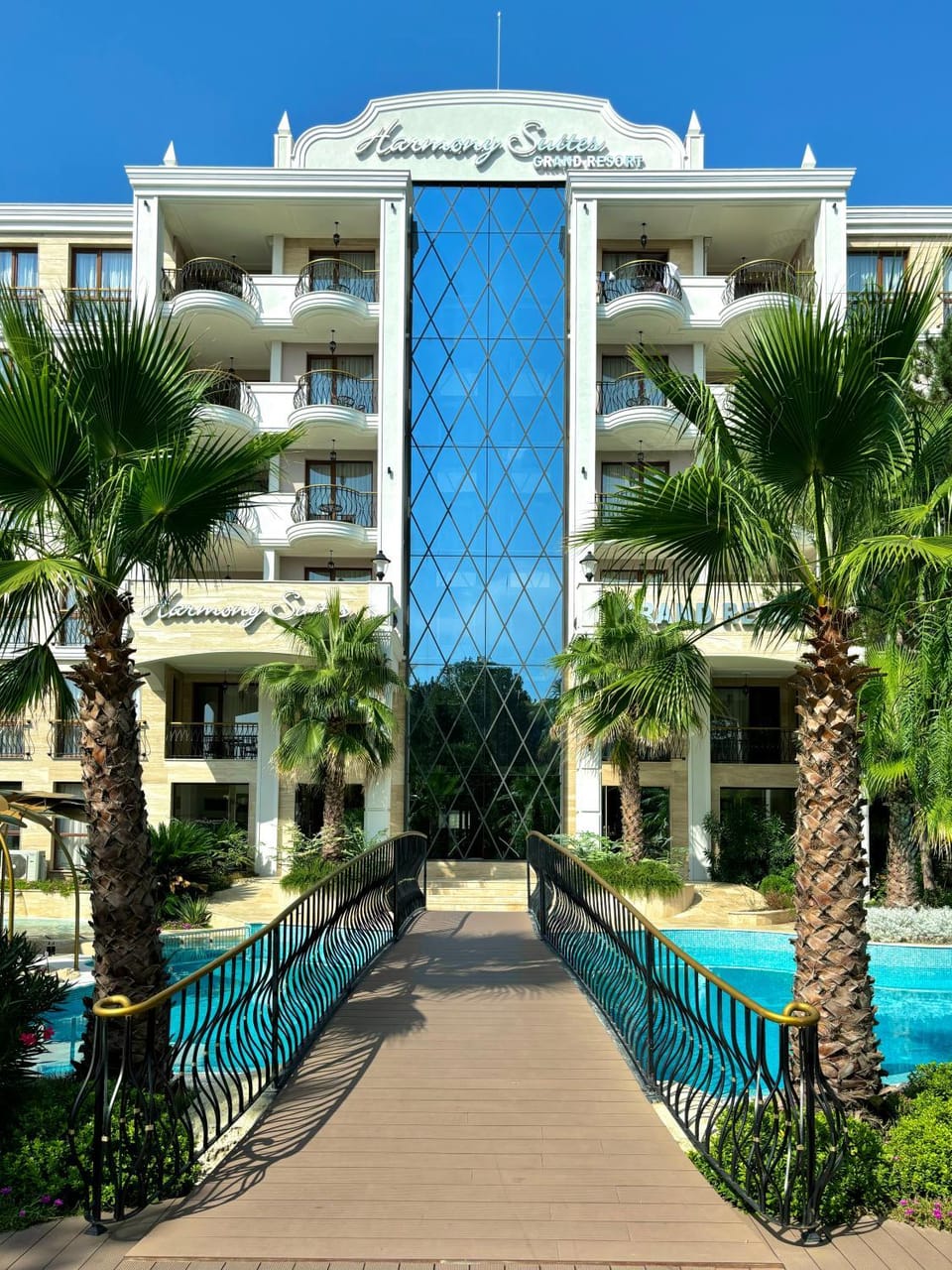 Property building, Restaurant/places to eat, Swimming pool