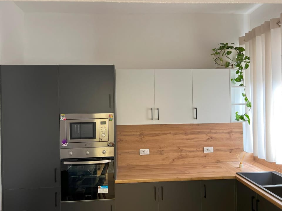 microwave, oven, stove, kitchen