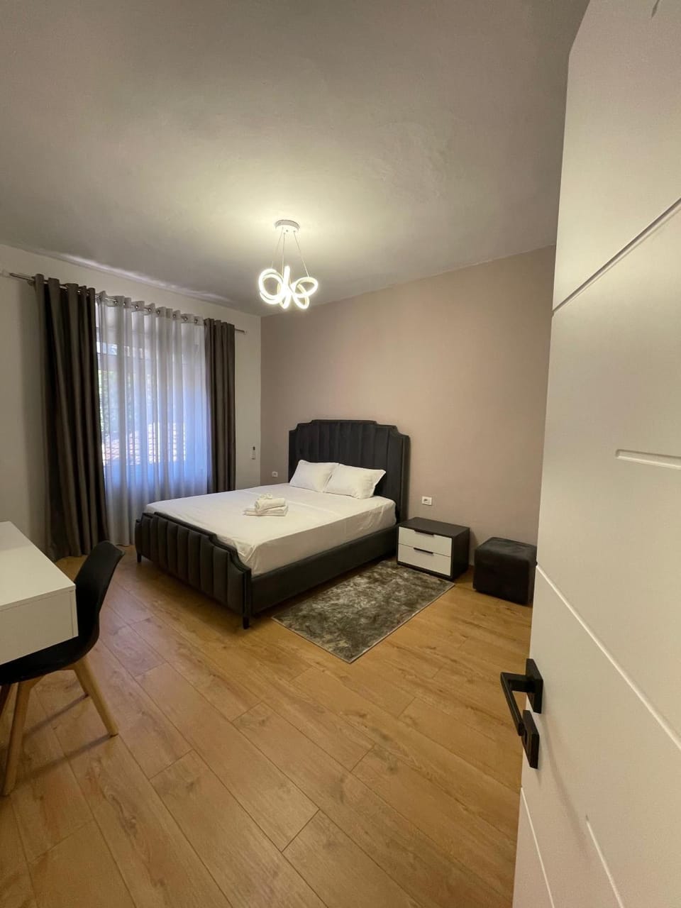 Bed, Photo of the whole room, Bedroom, air conditioner