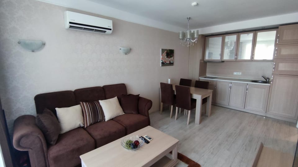 Kitchen or kitchenette, Living room, Dining area
