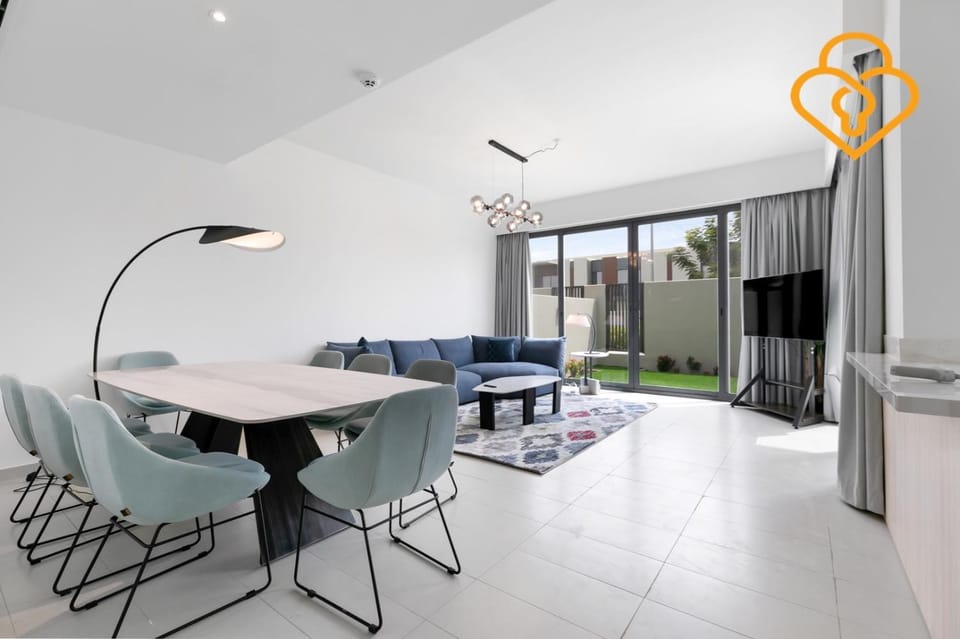Keysplease 4BR Villa walking to pool, Cherrywoods Family Community Villa in Dubai