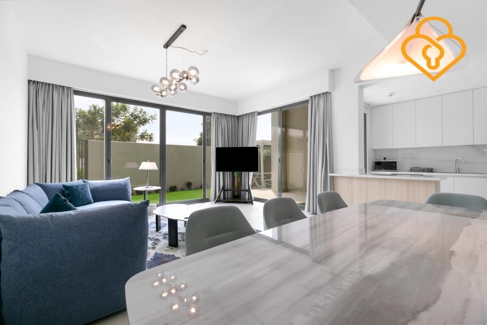 Keysplease 4BR Villa walking to pool, Cherrywoods Family Community Villa in Dubai