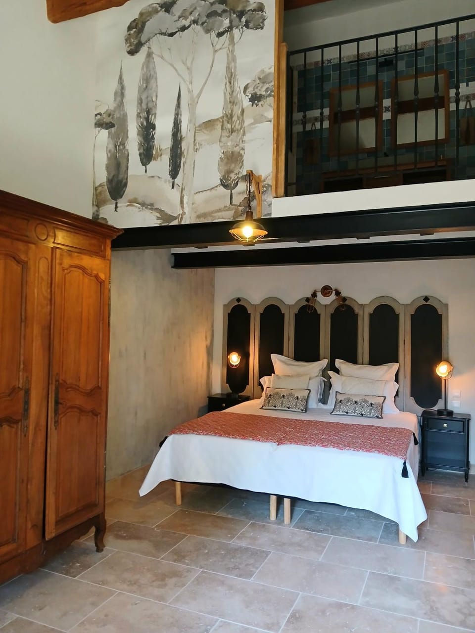 Photo of the whole room, Bedroom