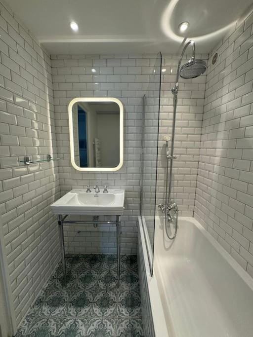 ARAZY - Superb duplex old Antibes very central, AC, terrace Apartment in Antibes