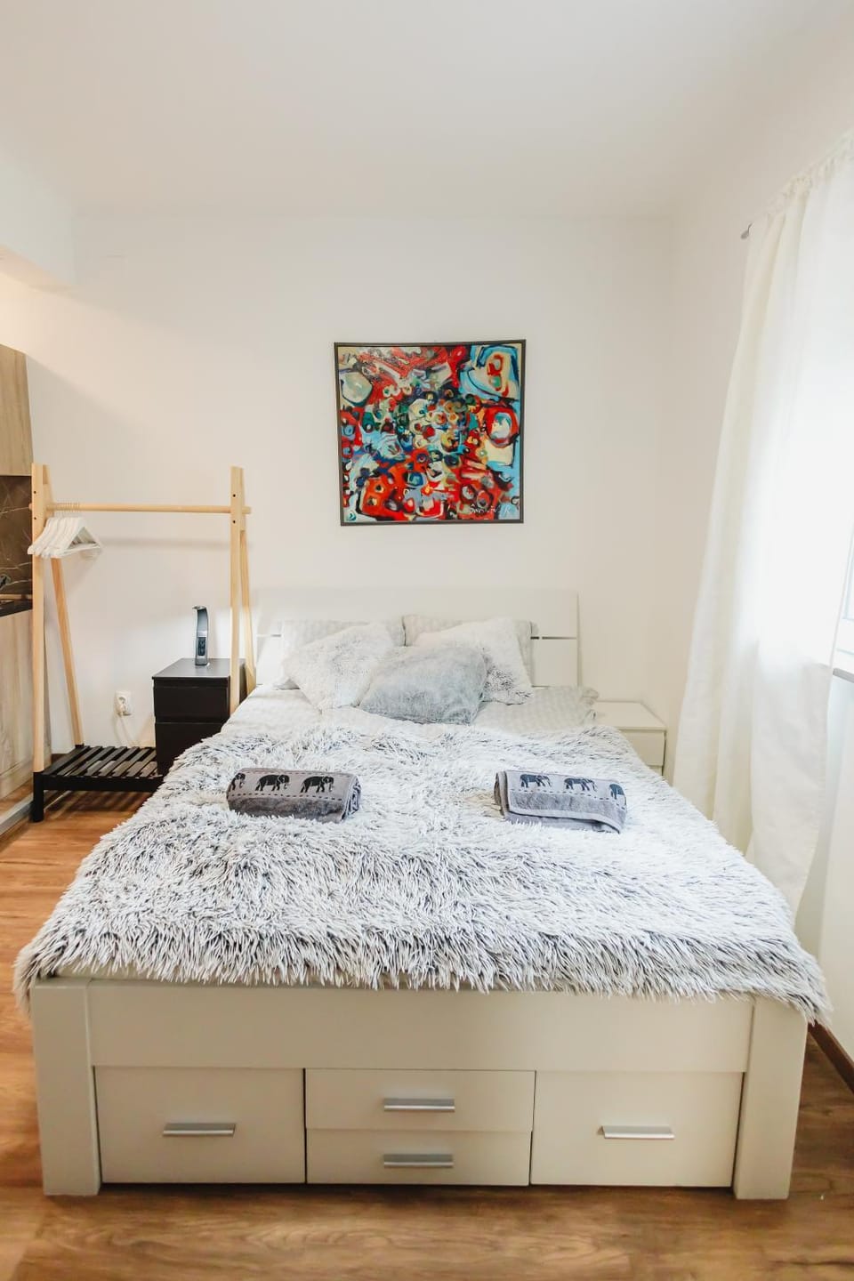 Bed, Bedroom, towels