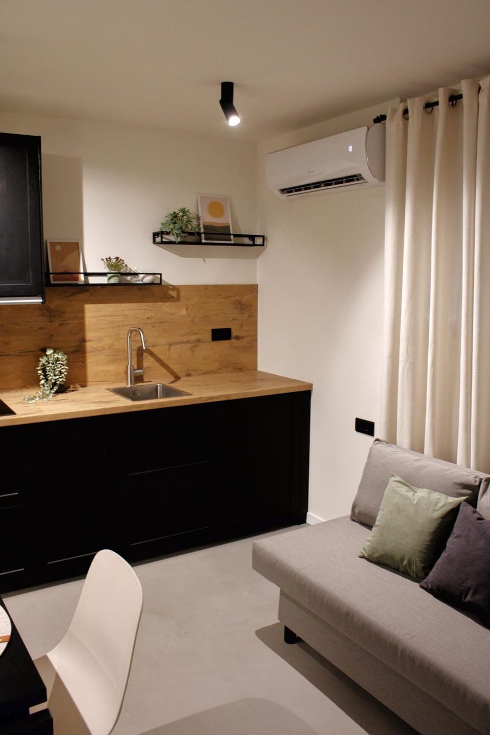 Kitchen or kitchenette, Living room, Seating area