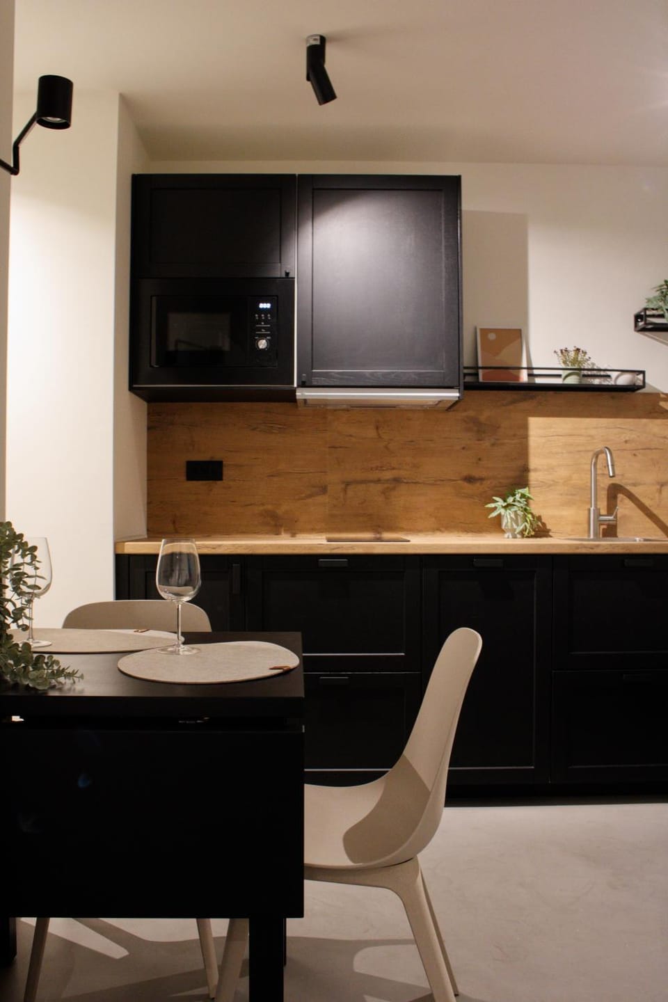 Property building, TV and multimedia, Kitchen or kitchenette, Dining area