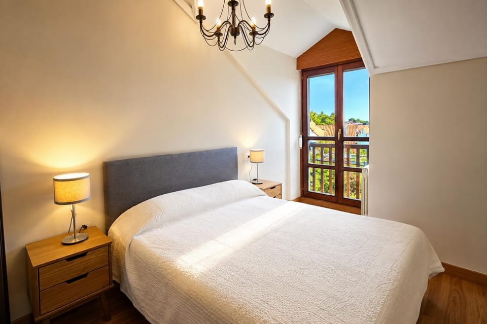 Bed, Photo of the whole room