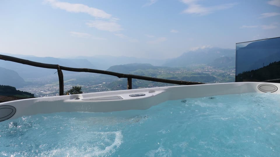 Natural landscape, Hot Tub, Hot Tub, Sauna, Spa and wellness centre/facilities, Mountain view, Pool view