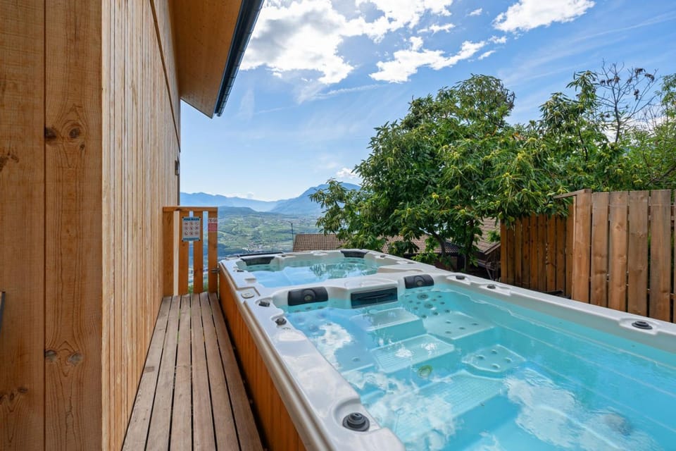 Property building, Day, Hot Tub, Hot Tub, View (from property/room), Autumn, Swimming pool