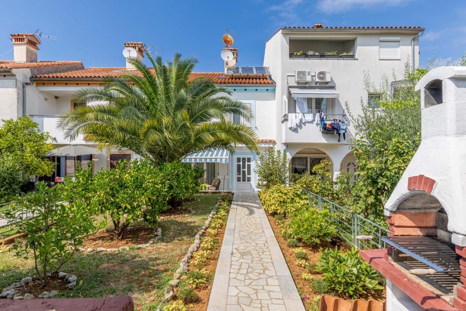 Property building, Day