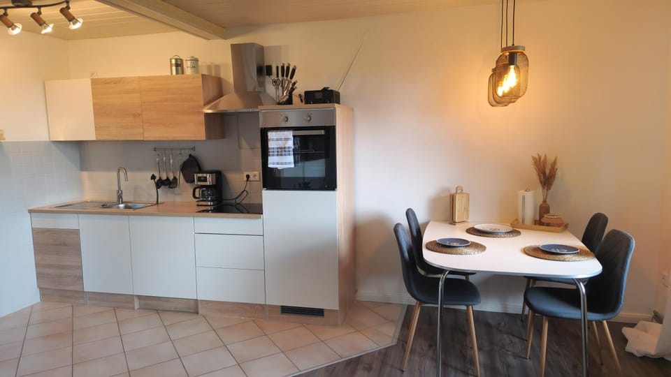 Dining area, kitchen
