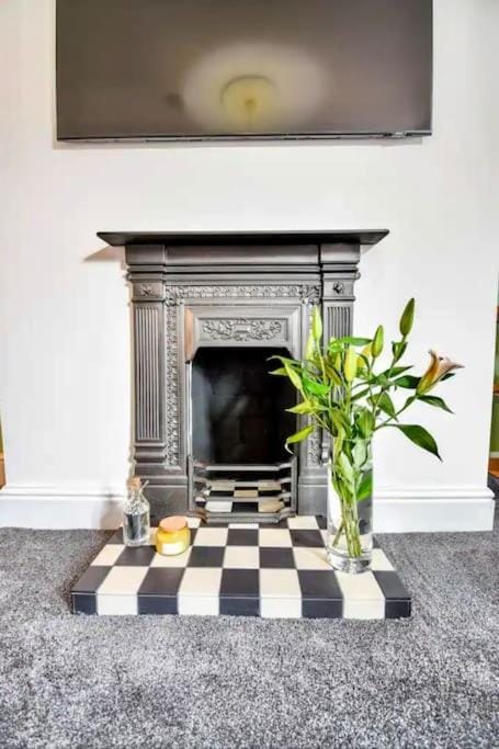 Benson House 4 Bedrooms Workstays UK House in England