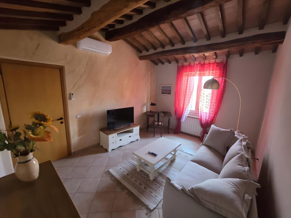 TV and multimedia, Living room, Seating area, Evening entertainment, air conditioner