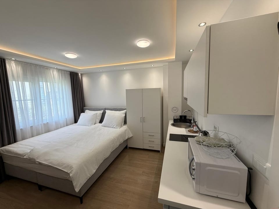 Bed, Kitchen or kitchenette, Bedroom