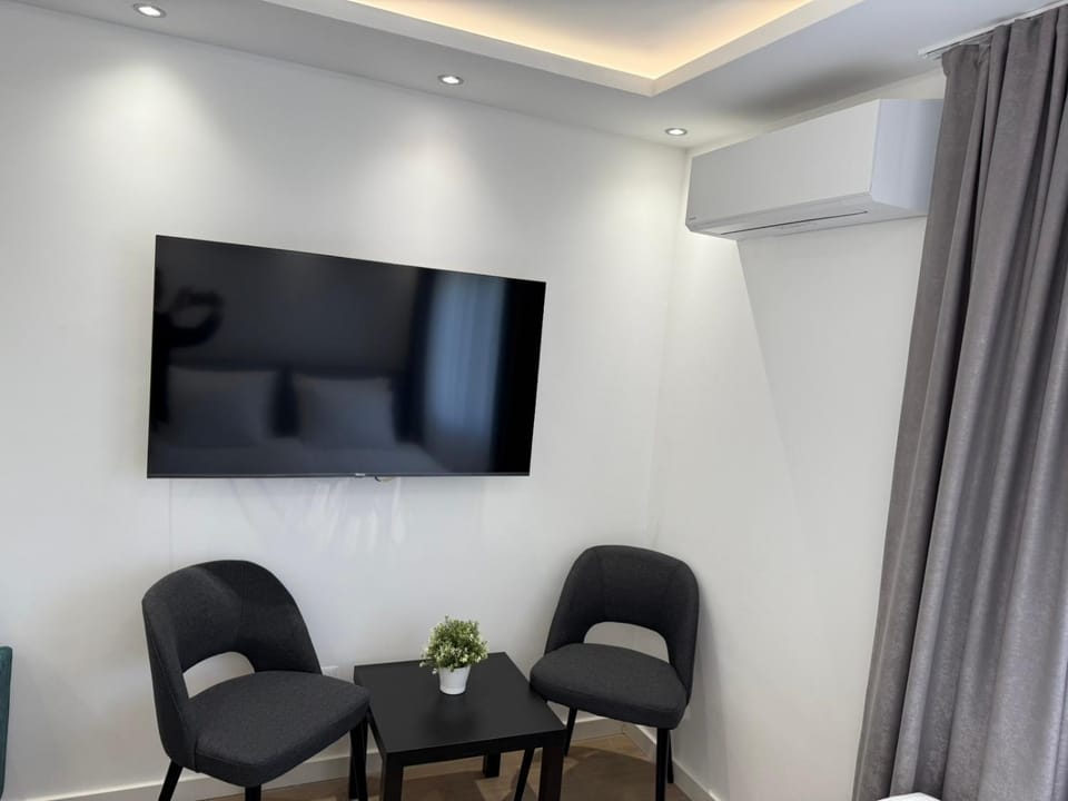 TV and multimedia, Seating area, air conditioner