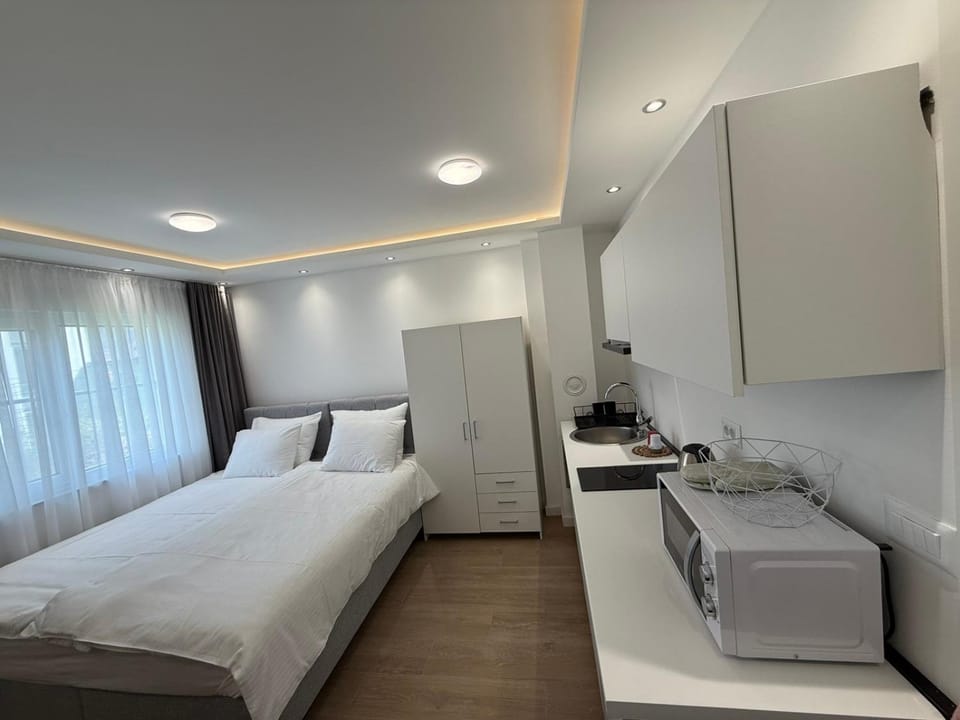 Bed, Kitchen or kitchenette, Bedroom