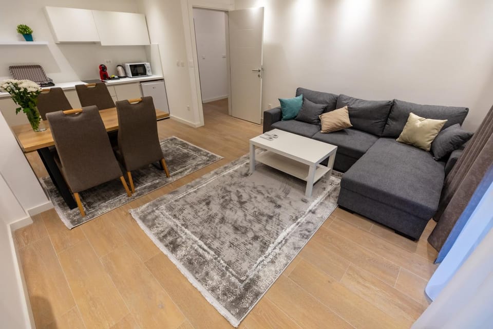 Coffee/tea facilities, Kitchen or kitchenette, Living room, Photo of the whole room, Seating area