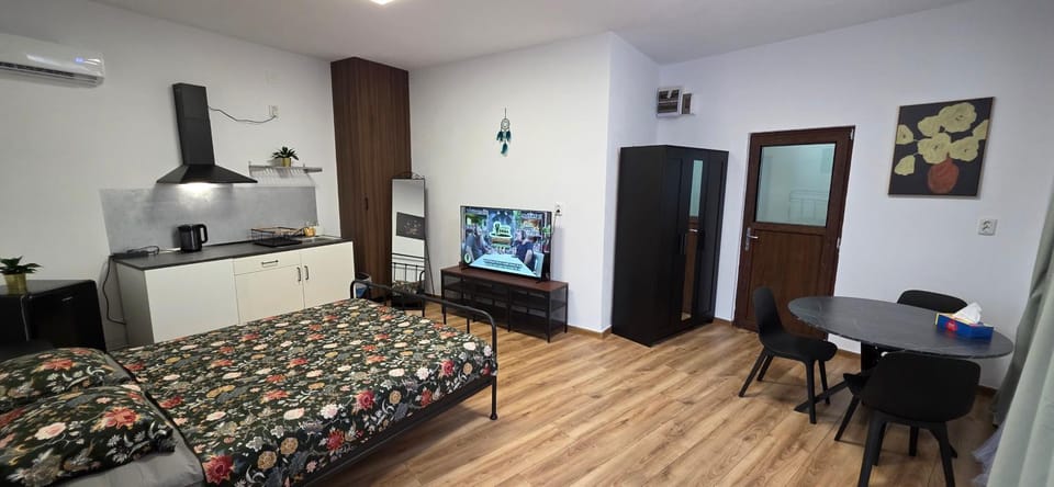 TV and multimedia, Photo of the whole room