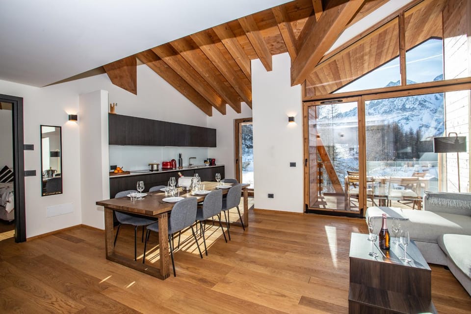 Living room, Dining area