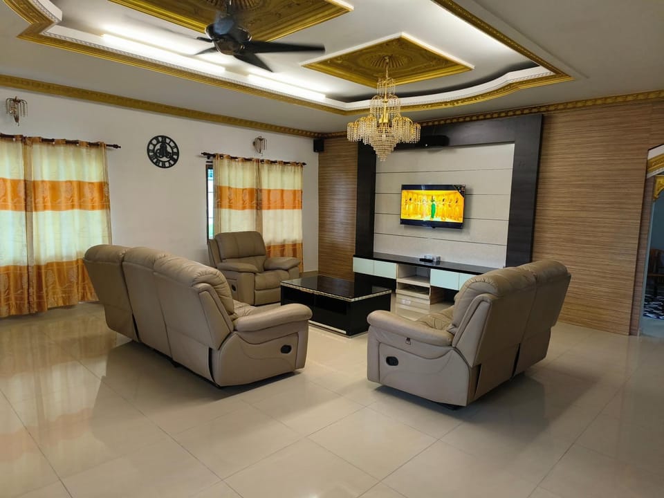 The Crown Homestay House in Johor Bahru