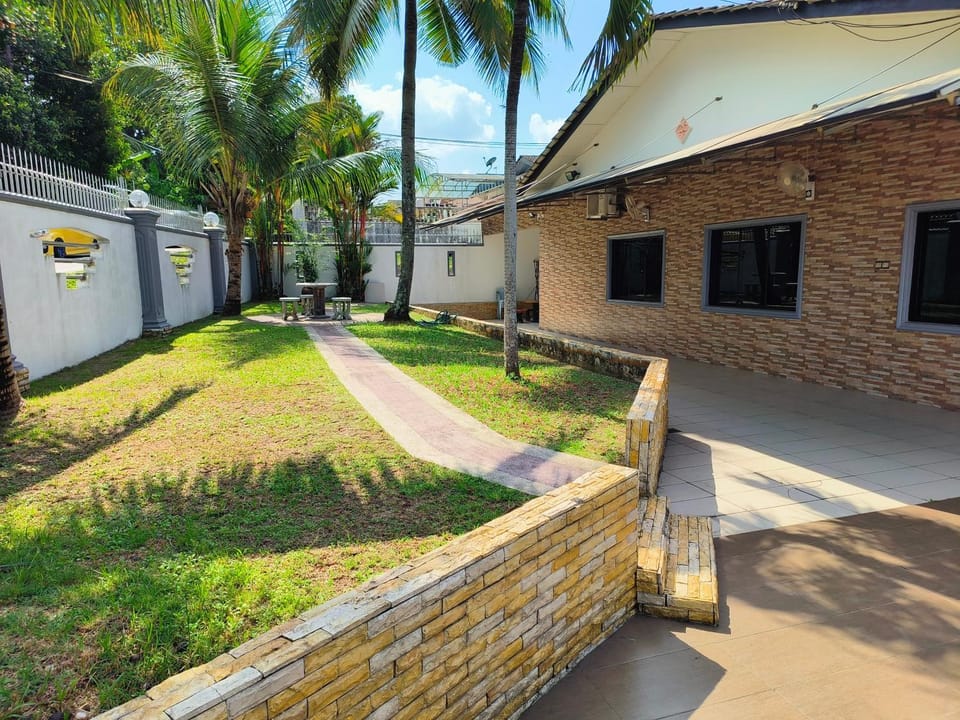 The Crown Homestay House in Johor Bahru