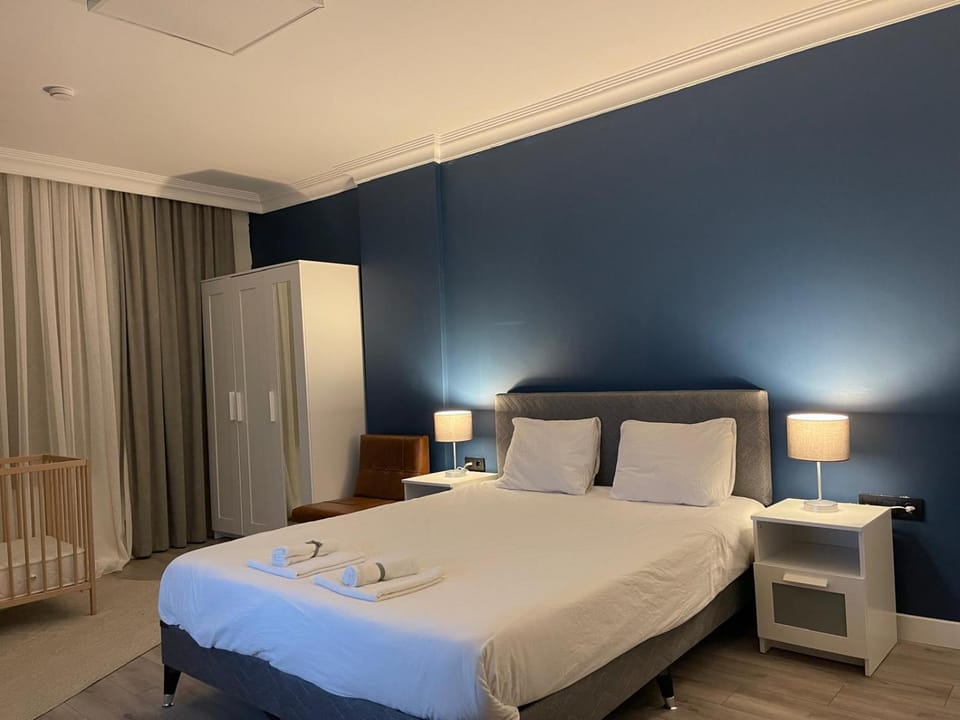 Bed, Photo of the whole room, Bedroom, wardrobe
