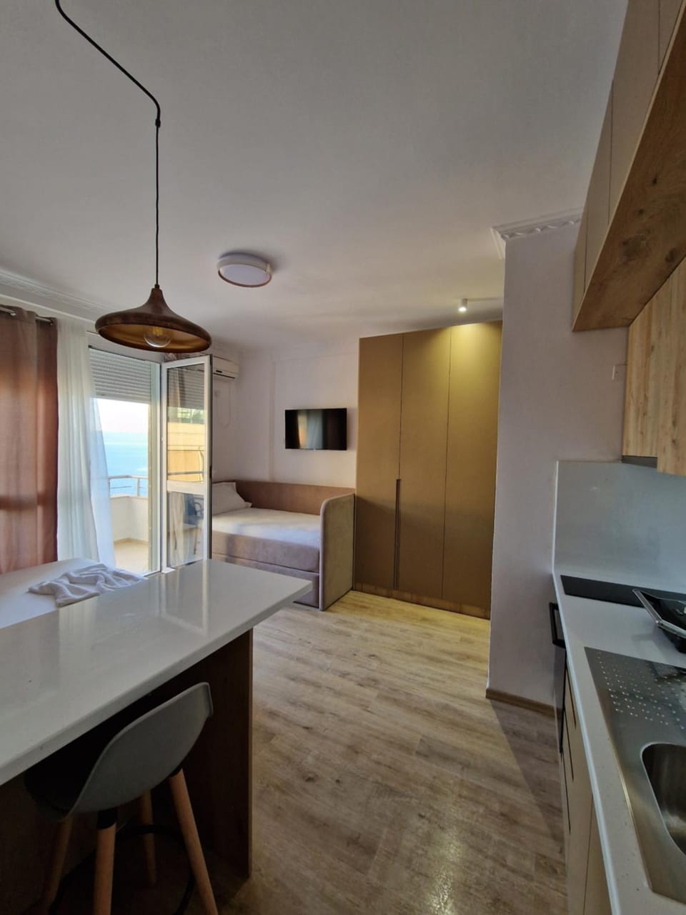 Bed, TV and multimedia, Kitchen or kitchenette, Photo of the whole room