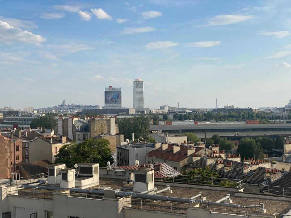 Grand Appartement avec vue Paris 180 degrés - Tour Eiffel, Sacré Coeur Apartment in Saint-Denis, France