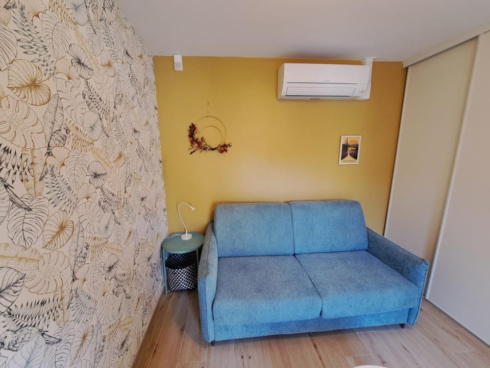 Bed, Photo of the whole room, Bedroom, air conditioner