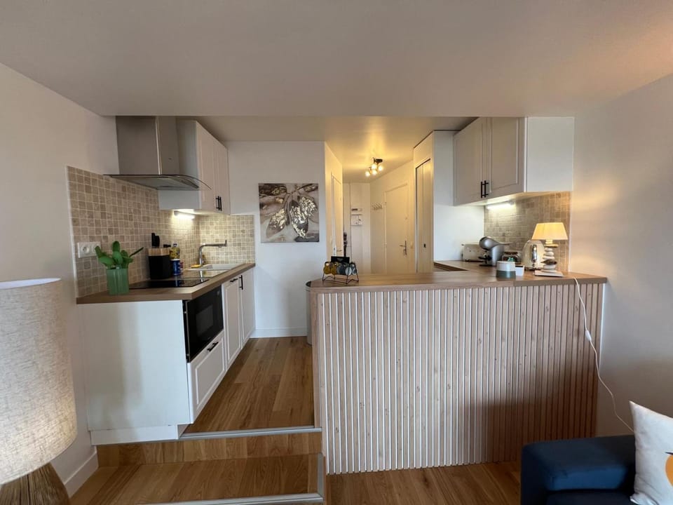 Zen Studio Marina Deauville - Vue Mer - Parking Privé Apartment in Deauville