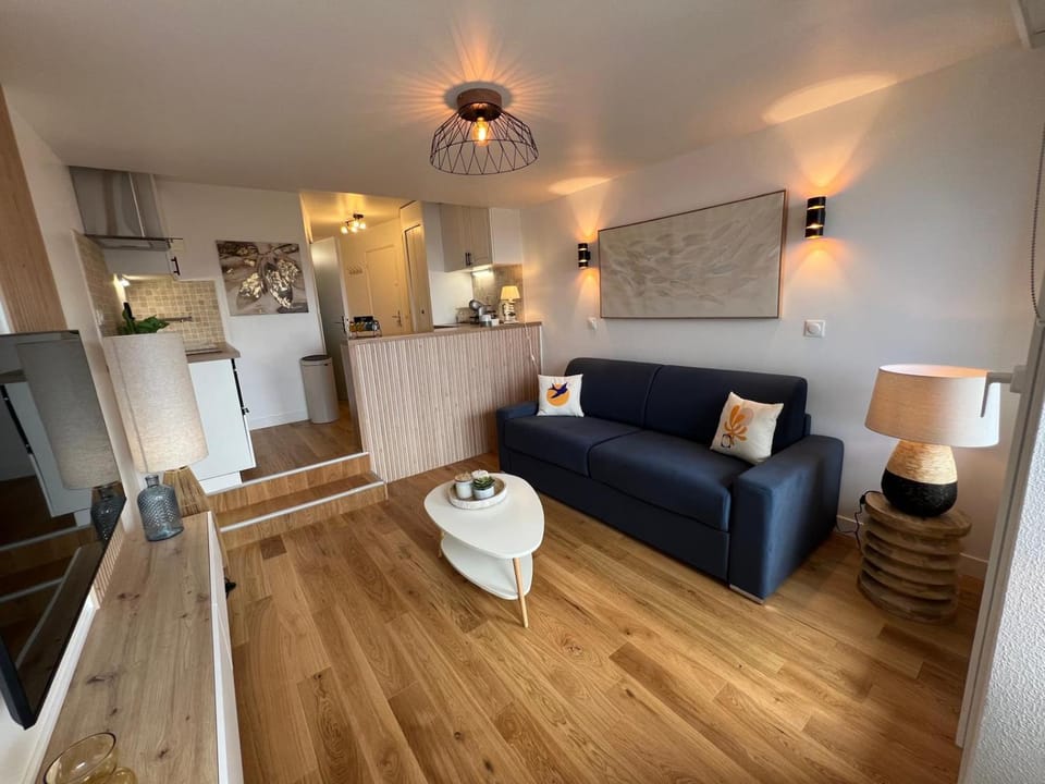 Zen Studio Marina Deauville - Vue Mer - Parking Privé Apartment in Deauville
