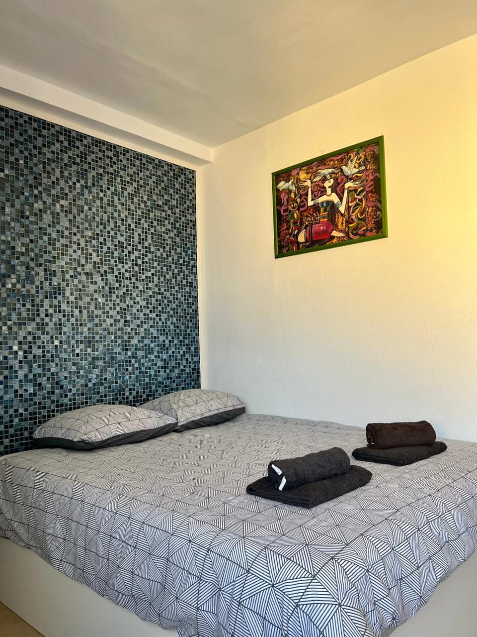 Bed, Photo of the whole room, Bedroom, towels