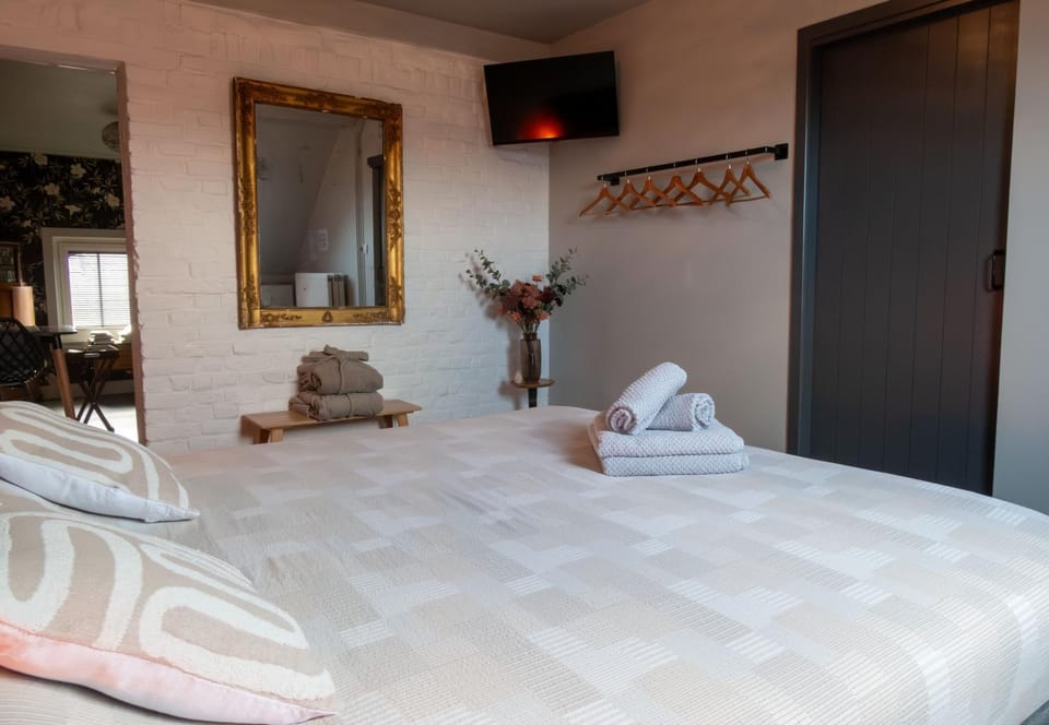 Bedroom, Breakfast, Quiet street view, minibar, soundproof, towels