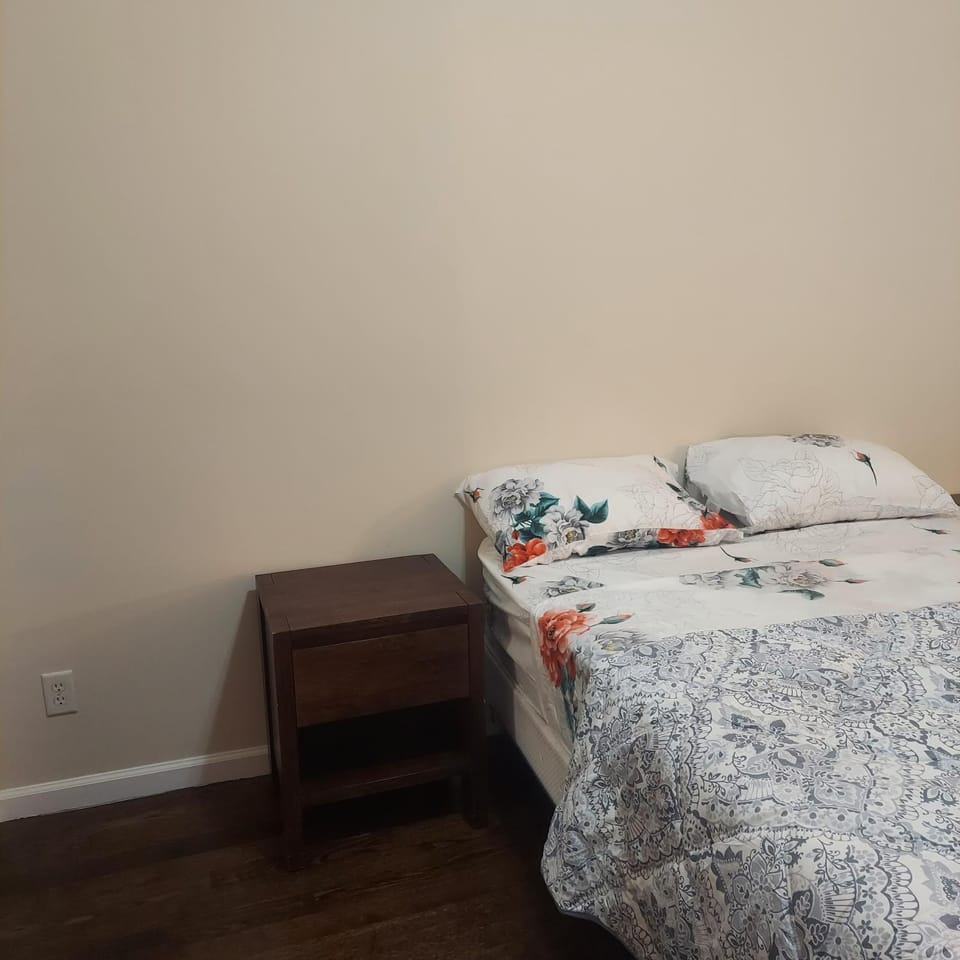 Double queen room 6 minutes walk to Penn station NYC EWR Hostel in Jersey City