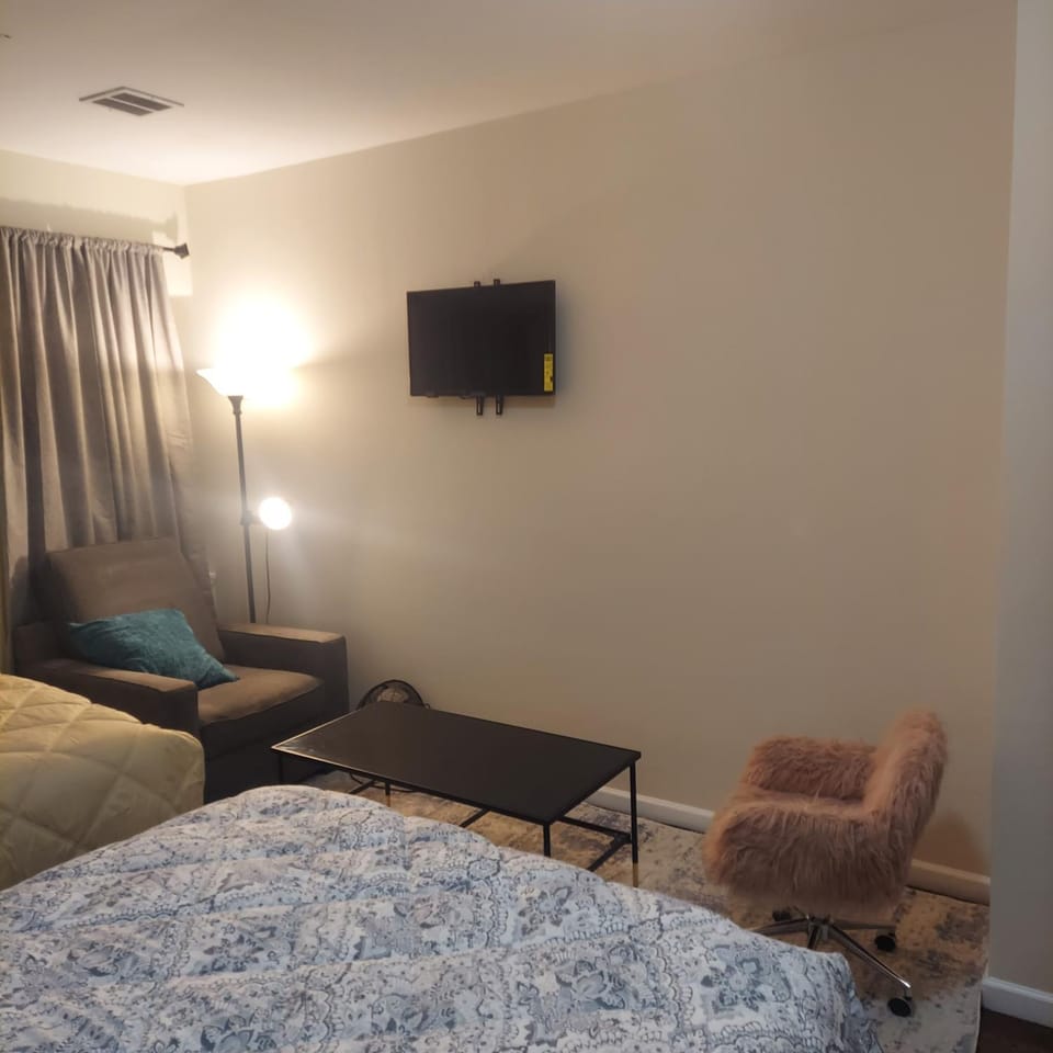 Double queen room 6 minutes walk to Penn station NYC EWR Hostel in Jersey City
