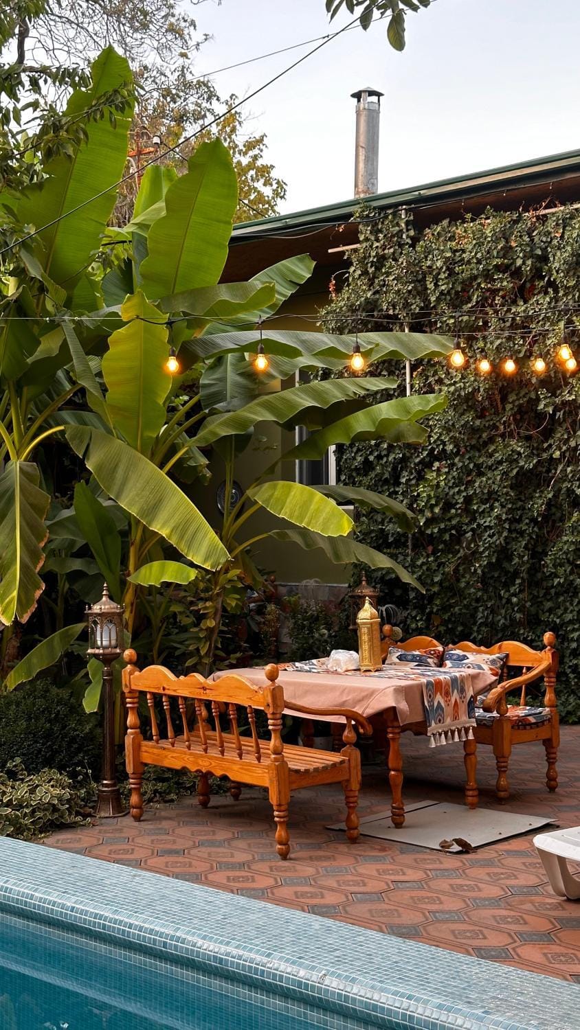 Patio, Day, Natural landscape, Garden, Dining area