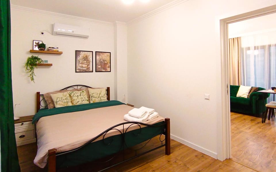 Bed, Photo of the whole room, Bedroom, air conditioner