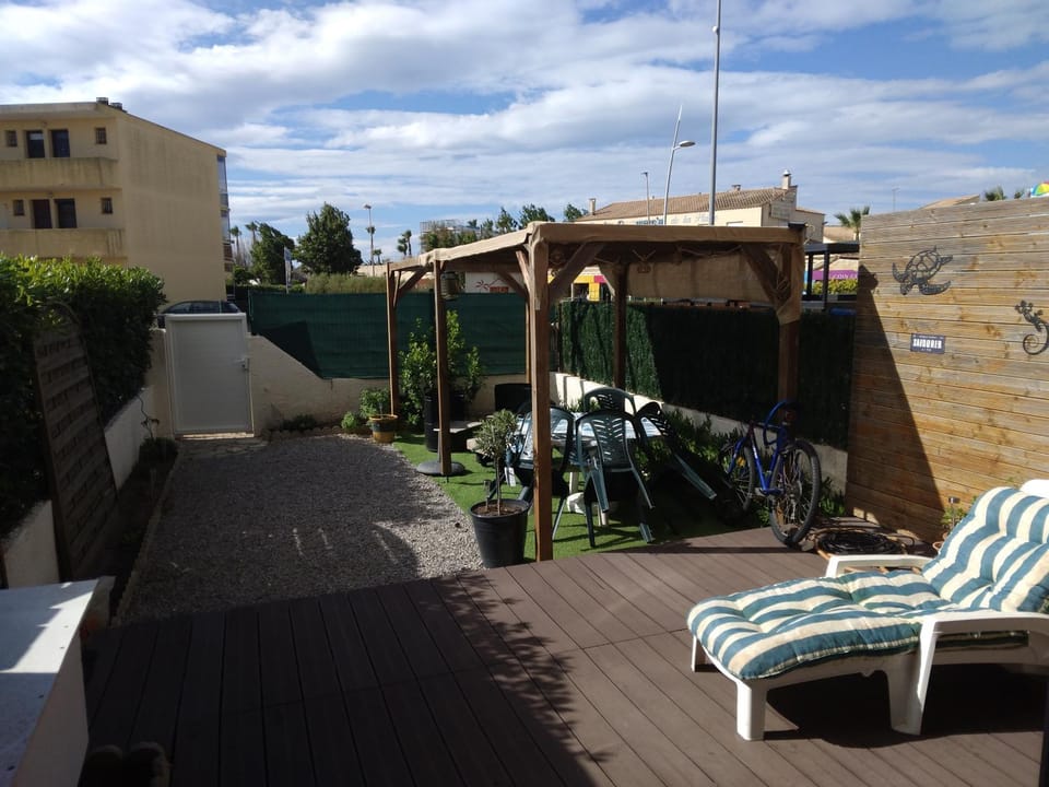 Patio, Garden, Balcony/Terrace